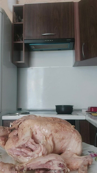 GinnaGg: Io cucina la zuppa per mio marito, sempre nudo