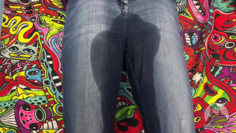 Alice Bean: Juggle Wetting