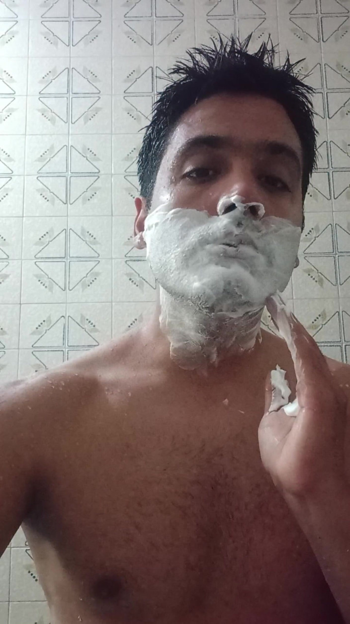 Guss: A Moreno Guy Alone in the Bathroom