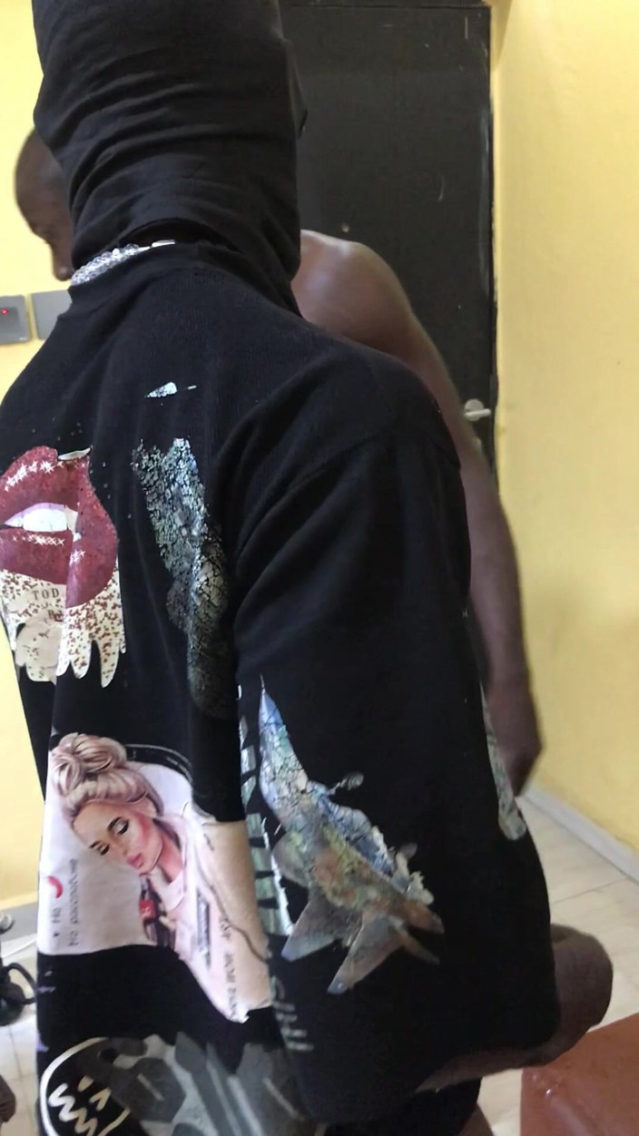 The dan: Ngentot tukang bersih-bersihku di teras depan episode 1