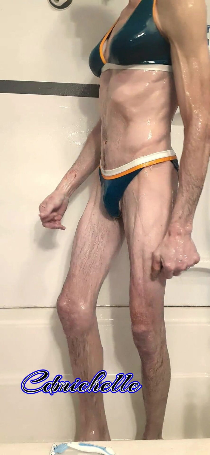 Crossdressers Cd Michelle wearing sexy lingerie: Crossdresser Cdmichell Vistiendo Traje De Baño Azul De Dos Piezas