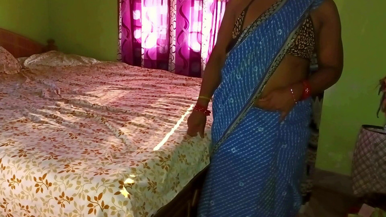 Popmini: Gorący indyjski Bhabhi przejebane pieska w Blue Sari