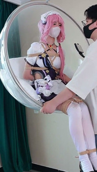Jue Se Plays the Barefoot Girlfriend, Bound to a Suspended Chair, Playing with Her Feet