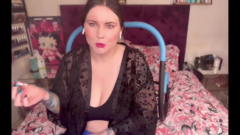 MissFFW: Senhorita Ffw trabalha para se tornar uma "puta magra e má