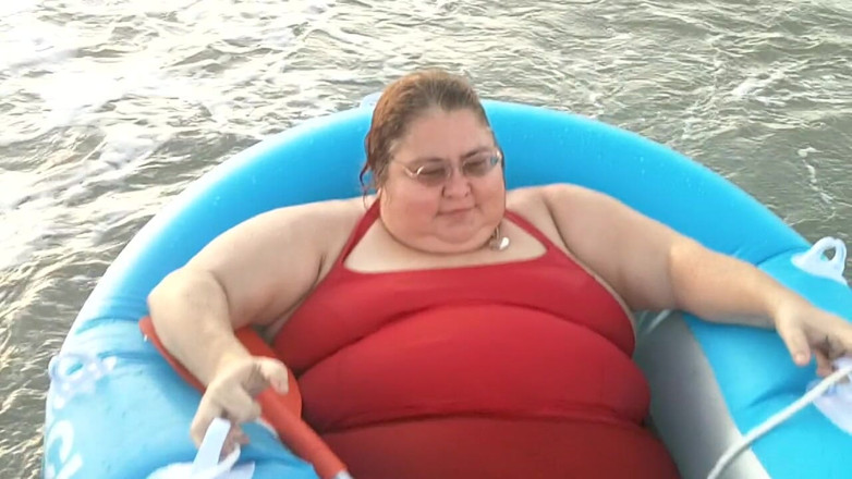 BBW nurse Vicki adventures with friends: Not funny sea boat adventure !