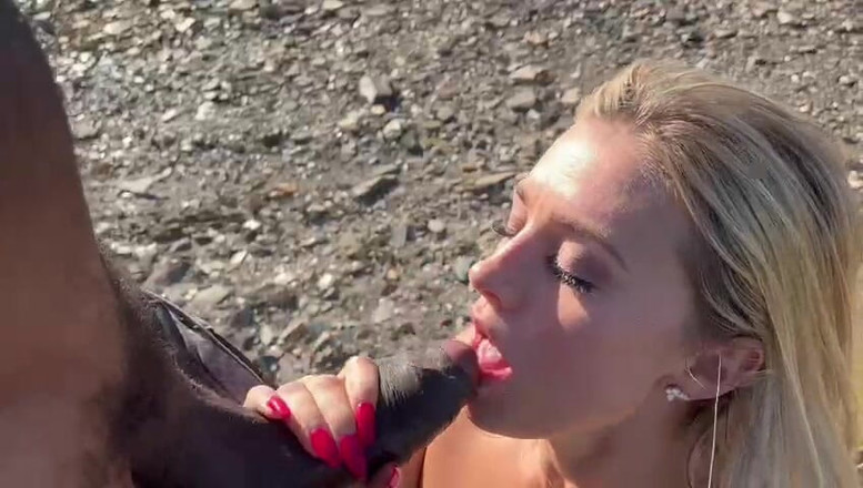 DarrellDeeps: 그녀가 나에게 흥분한 자지를 구강 성교