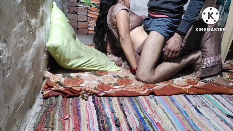 Saxesageth: Zeer schattige Indische sexy huisvrouw echtgenoot en seks genieten van...