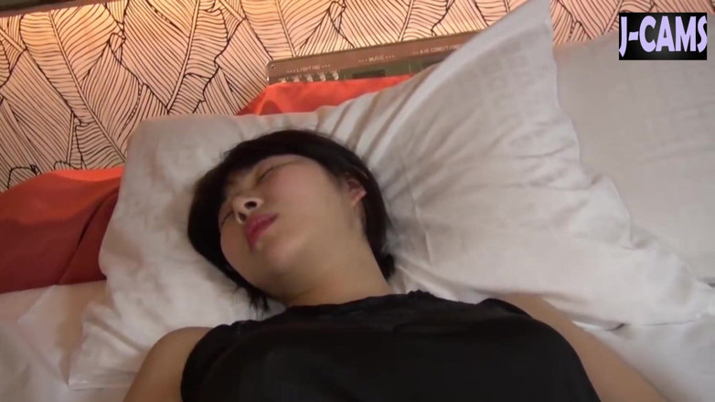 J-Cams: Cewek amatir dengan celana dalam super seksi ini menggoda dengan...