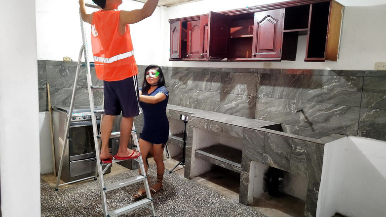 Martin13: Дивовижні! Я заняюся сексом з прибиральницею на даху. Справжній секс стоячи