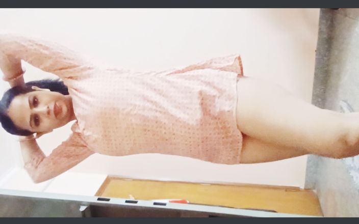 Hot Sis: Latika nua mostra figura sexy