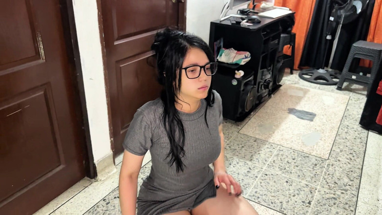 Crisanto999: La Mia Giovane E Bella Cuginastra Arriva E Sa Già...