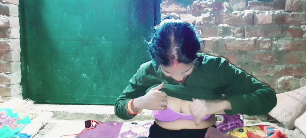 Renudbf: Awek panas cantik berkongkek kali pertama dengan suami adik tiri