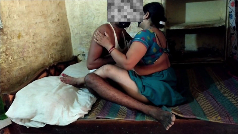 Desi_bhabhi121: Tamil Bhabhi Couple Romantic