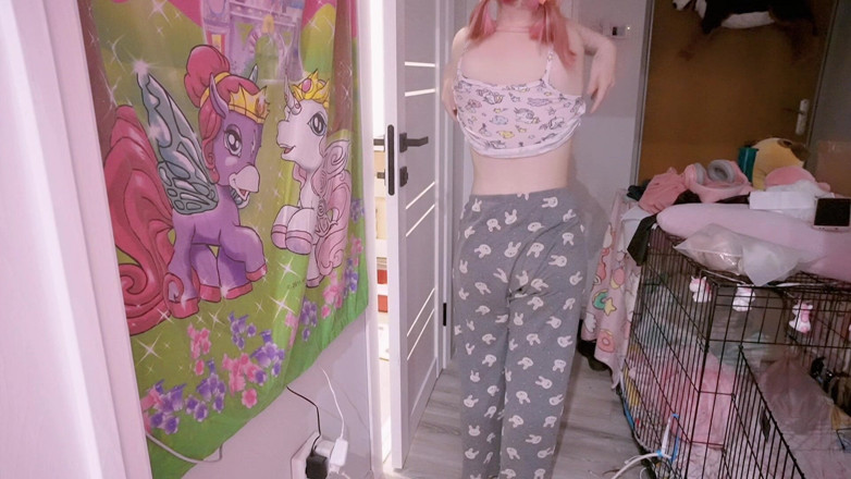 KikiKitten: My Teen Stepsister Masturbating in Shower, I Need to Help...
