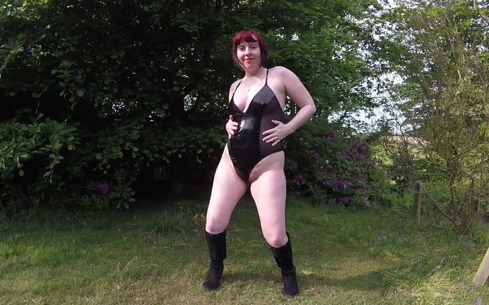 Horny vixen: Flashing Outdoors in Pvc Bodice and Boots