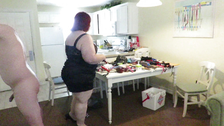 BBW nurse Vicki adventures with friends: Mistressj लंड को कोड़े लगाती है, फसलें और गला घोंटने वाले आदमी के लिए आइस्ड प्ले करती है भाग2