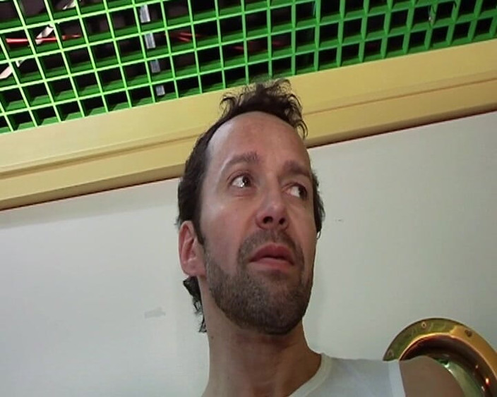 Filles Francaises: Impresionante dp de muñeca francesa en el salón de masajes