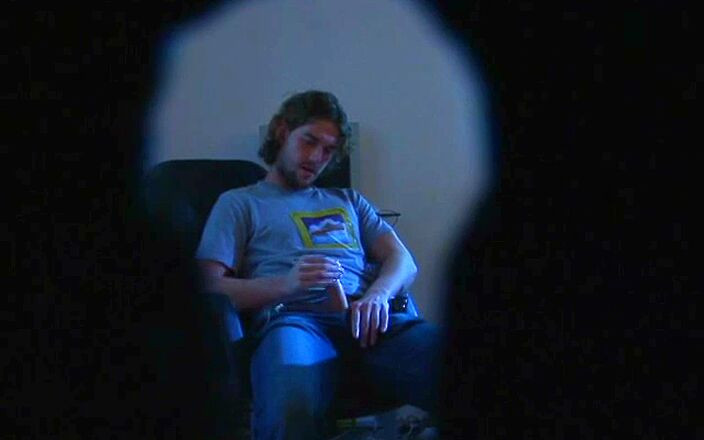 Gays Case: 로니 윌슨은 채드 드라이버에게 집 방을 제공하고 임대 지불로 자신의 엉덩이를 걸립니다