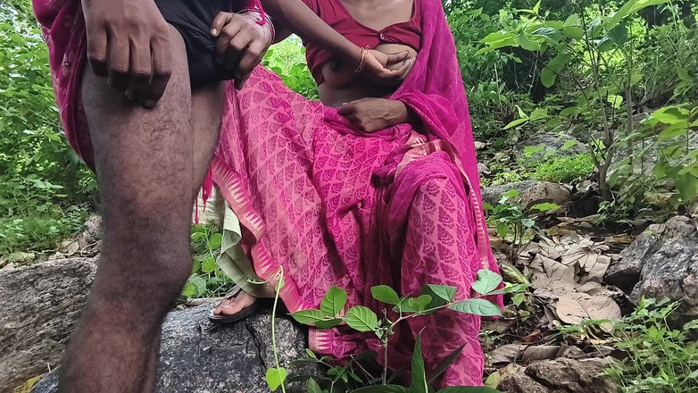 Poonambhabhi village: ジャングルで妻とヤってる