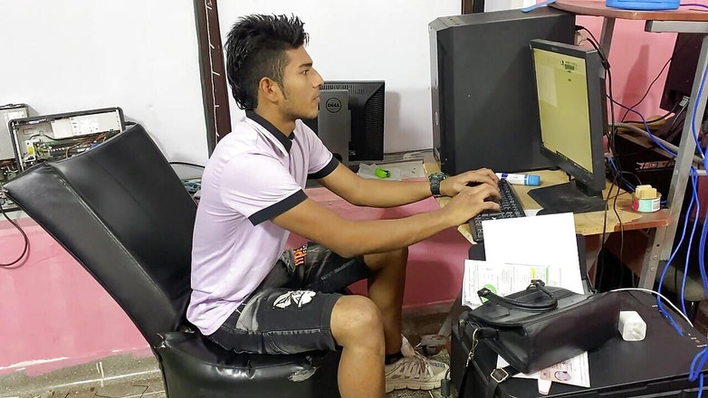 Mariaa: Mein lehrer fickt meine muschi