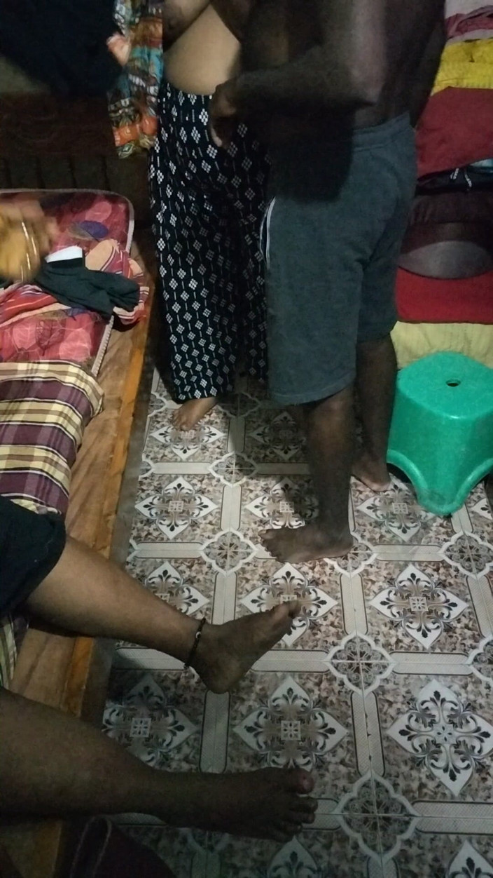 Tamil lesbian: Le tette si toccano e chiacchiere calde