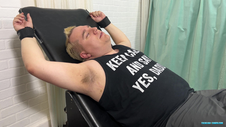 Ticklish Chubs: Achilles se pomstí Mattovi