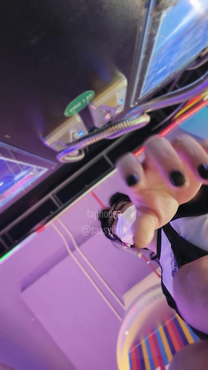 Caged sissy: Tapette en cage : arcade, premier essai