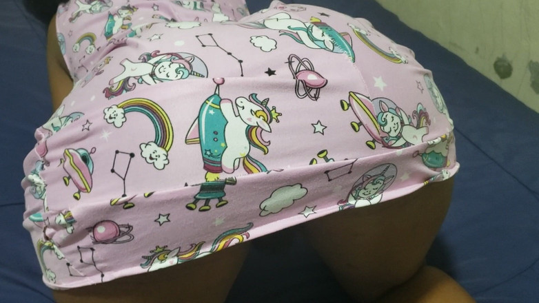 Lovemina: Cette princesse noire à gros cul adore les photos arrières