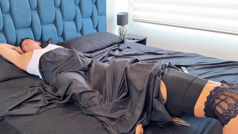 Winter_steph: Wtf! My Stepsister Catches Me Masturbating Under the Covers and...