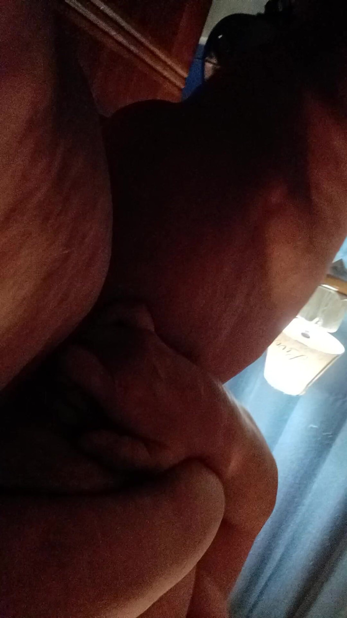 Sammy Water: 自我打屁股和高潮