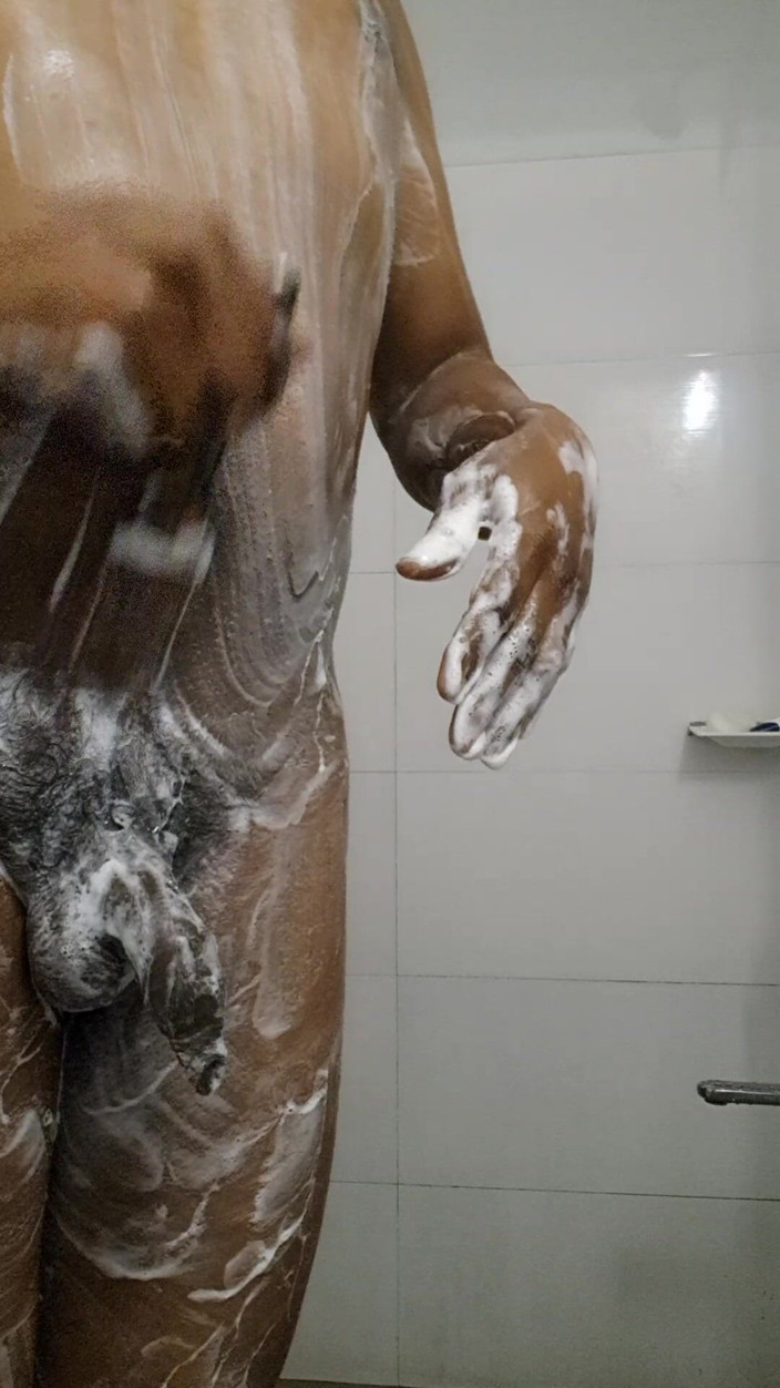 Indianexhib: Indická nahá koupel a celé tělo s genitáliemi Holení