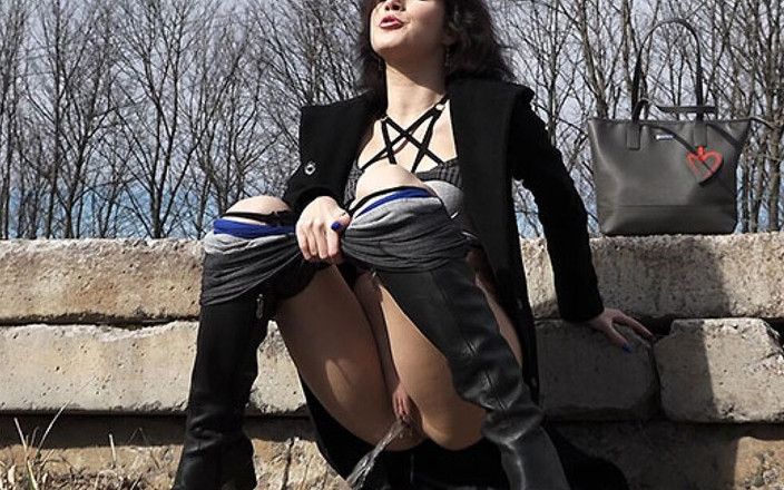 Puffy Network: Windy Relief van Got2Pee waar meisjes komen om te pissen