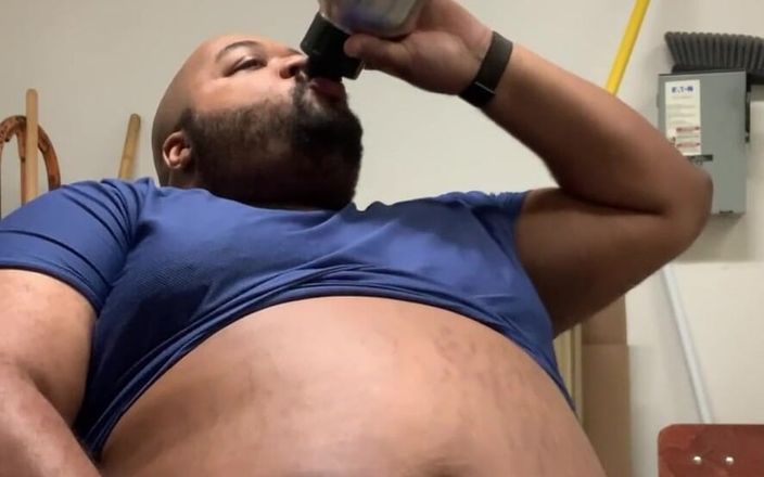 Blkhole420: Quick work chug and release Tummy Tuesday edition