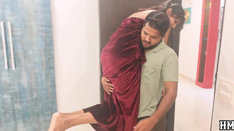 Hotmaster: Indian Desi porn Star left to Home for Sex with...