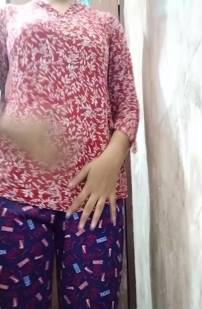 Riyathakur: Fată de 20 de ani sexy își schimbă hainele fata fierbinte