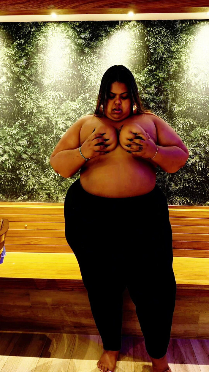Bom bom bbw: Come Play with the Biggest BBW