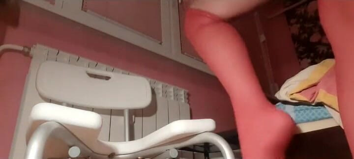 Putarankahotmilf: Sitting on the toilet chair both holes play and gape