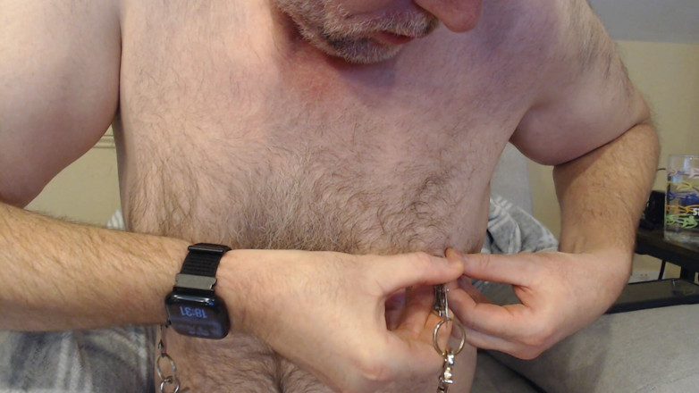 Lovenipclamps: 내 젖꼭지 끝에 스파이크 클로버 클램프