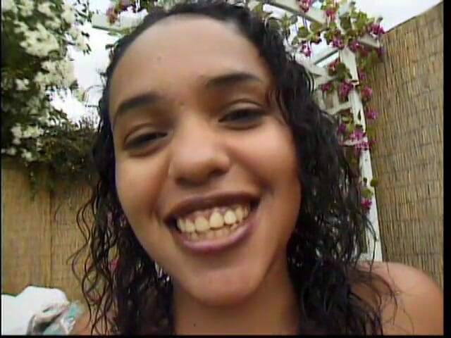 First Black Sexperience: 年轻的乌木女孩幻想弗拉瓦喜欢当大鸡巴的白人男人钻她的阴户和屁股并射在她的脸上