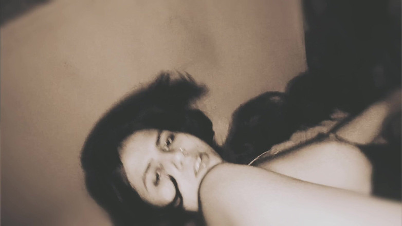 Hot Sis: Latika sexy fierbinte astăzi și are nevoie de futai