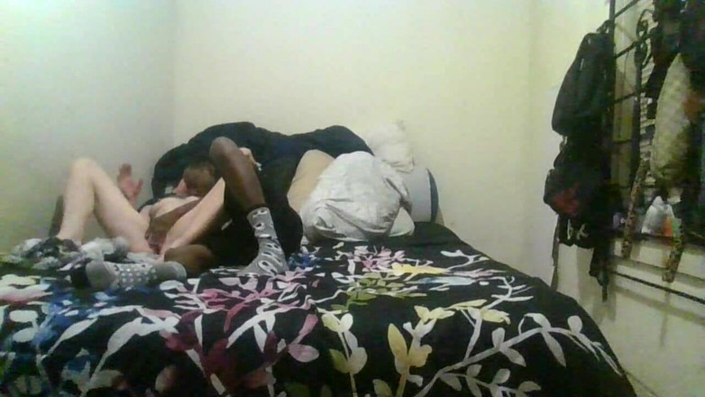 MariaModesto: Awek kecil molek dikongkek kote hitam besar