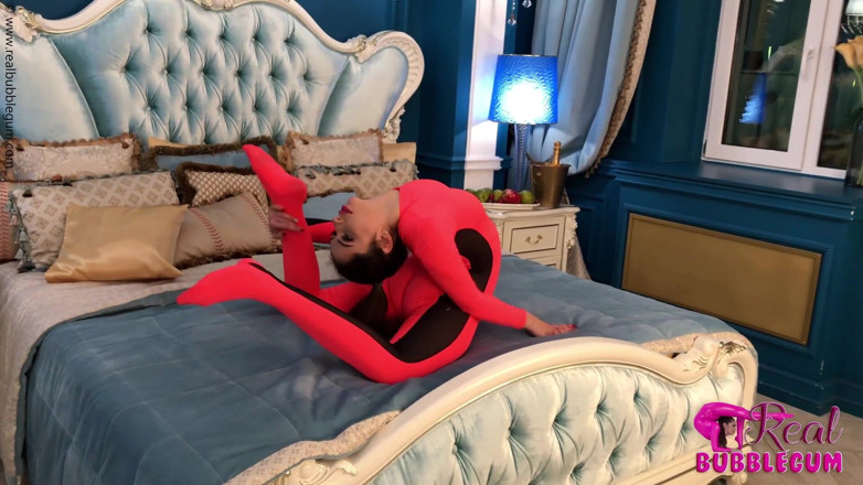 Flexilady: Stretching Flexibily on Hotel Bed
