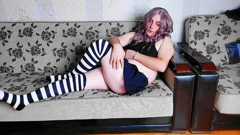 Kitty_Cross: 可爱的微笑着靠在樱桃树上