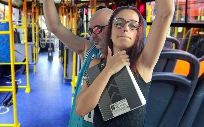 FannySquirting: Orang asing menembusi pepeknya di dalam bas!