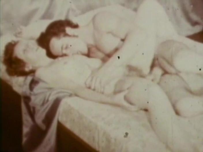 Vintage megastore: Une rouquine aux cheveux courts a apprécié le moment