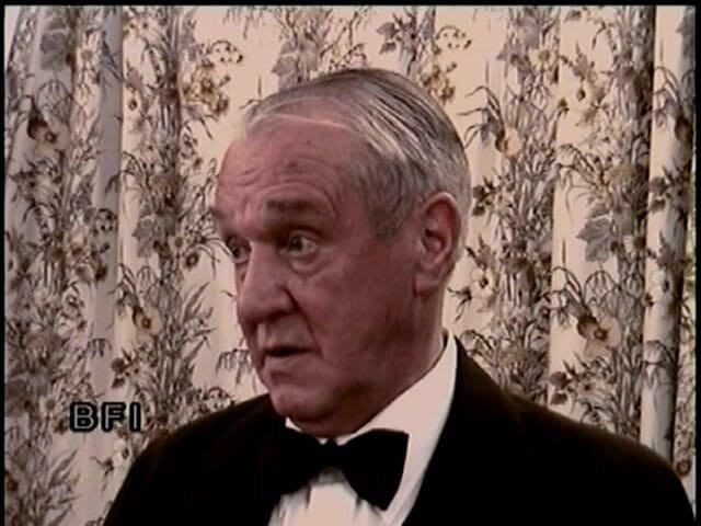 Dark room of slave seks: Cameriere per la Birch.