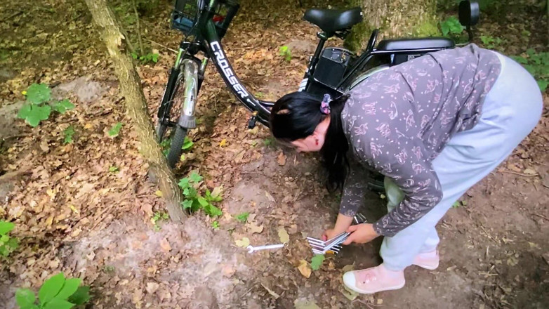 SweetAndFlow: Een stomme brunette heeft een fiets kapot gemaakt in het...