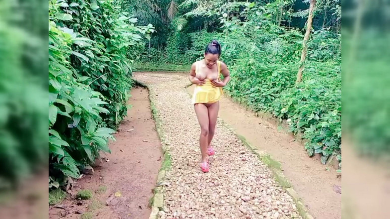 African Beauties: 그녀의 베프와 복종하는 Rowena