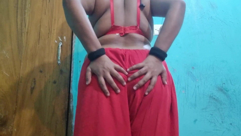 NilaRani693: Linda menina solo relaxando no quarto novo vídeo