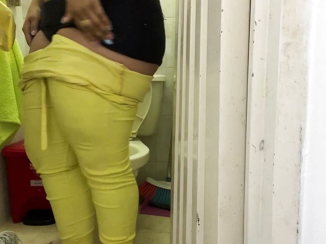 My hot stepmom likes to pee standing up (Katrina 4 deluxe)